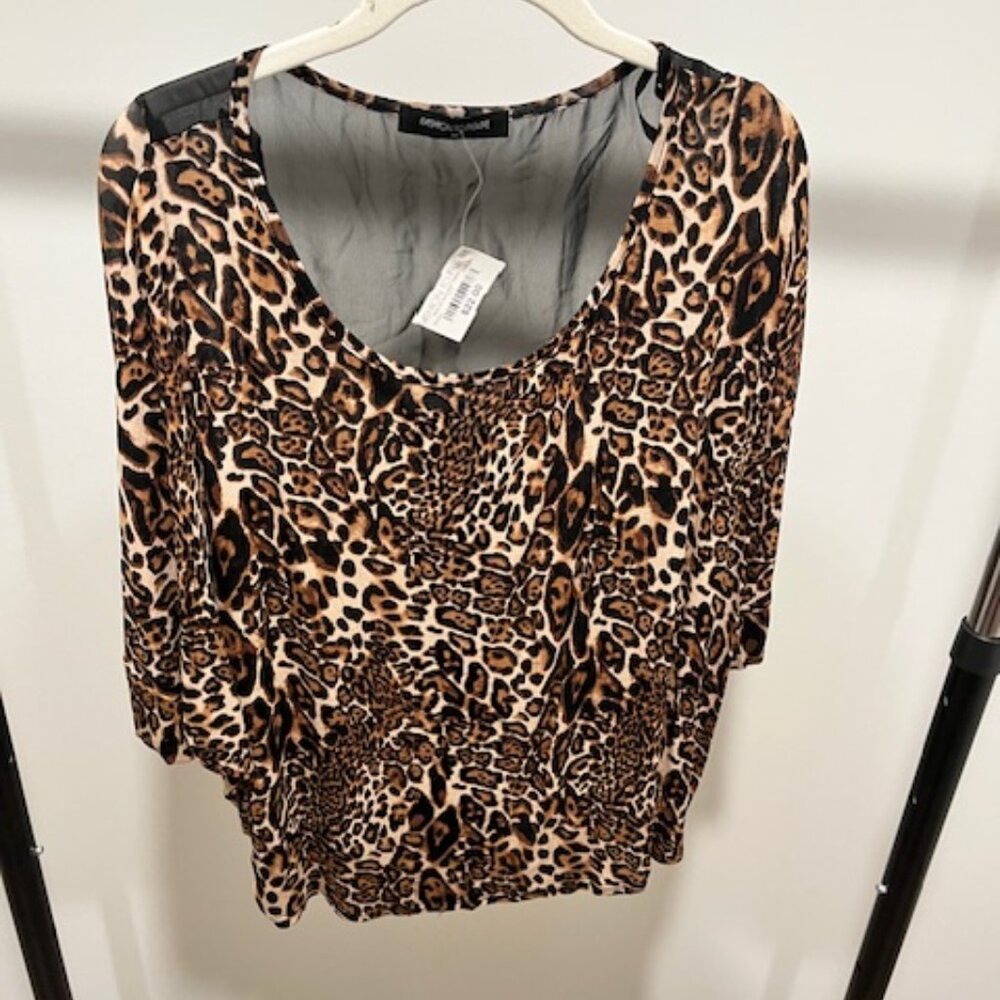 Shadow Hunt Cheetah Back-V Tee